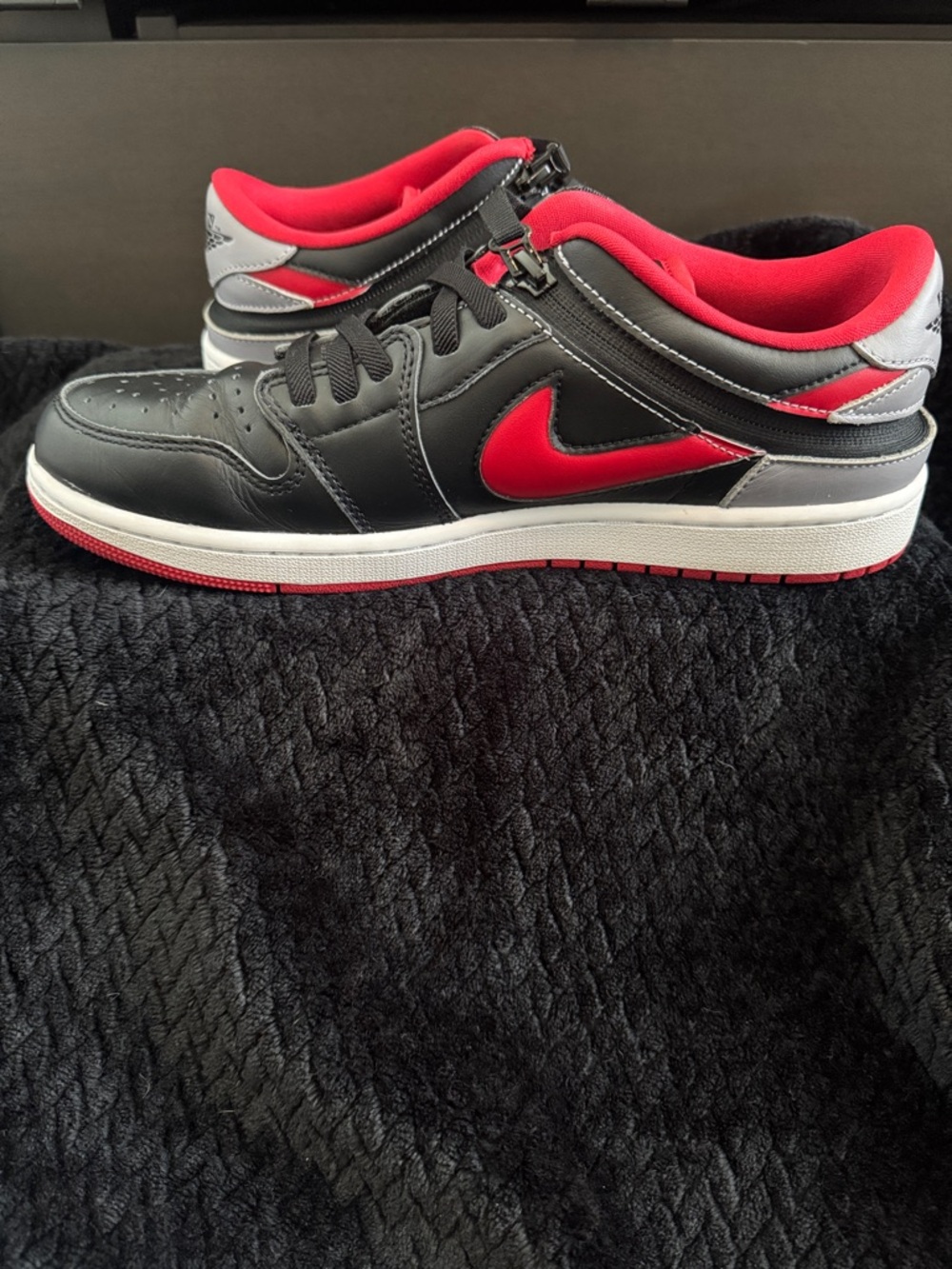 Nike Air Jordan 1 Low FlyEase 10.5 - Picture 3 of 5